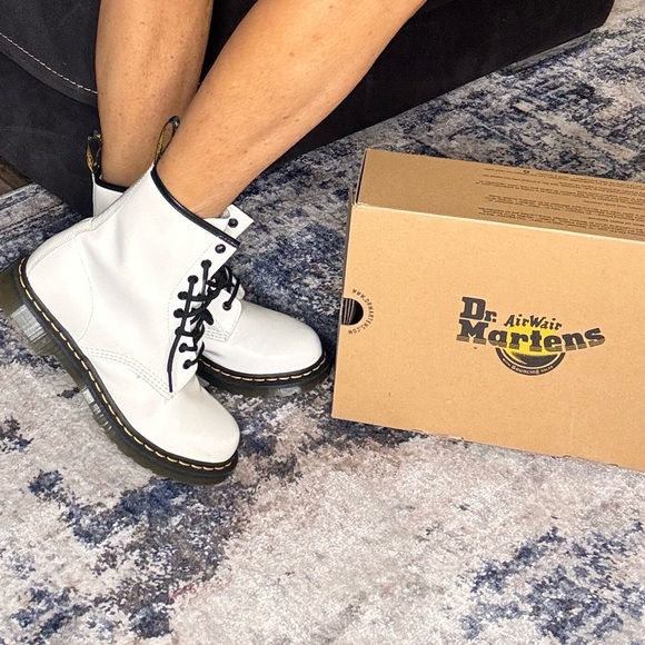 Dr. Marten Combat - THE ORIGINAL. STILL NEW! 1460 SMOOTH LEATHER LACE UP BOOTS - Picture 5 of 17